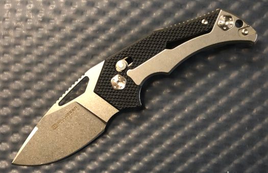 Mikkel Willumsen model Red E axislock foldekniv med dyb lommeclip