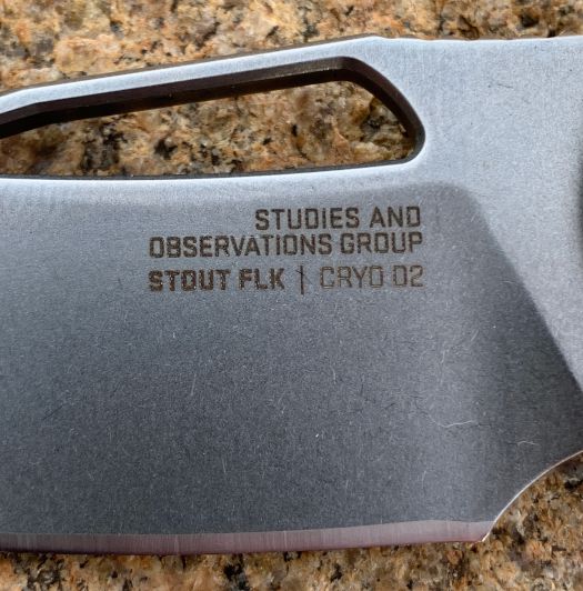 SOG Stout foldekniv med flipperåbning, designet af Mikkel Willumsen