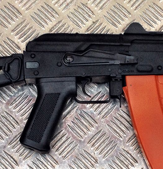 Kalashnikov AK 74 u SI120912_